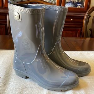 UGG Sienna winter Rain Boot charcoal gray Shiny Size 8 Women’s